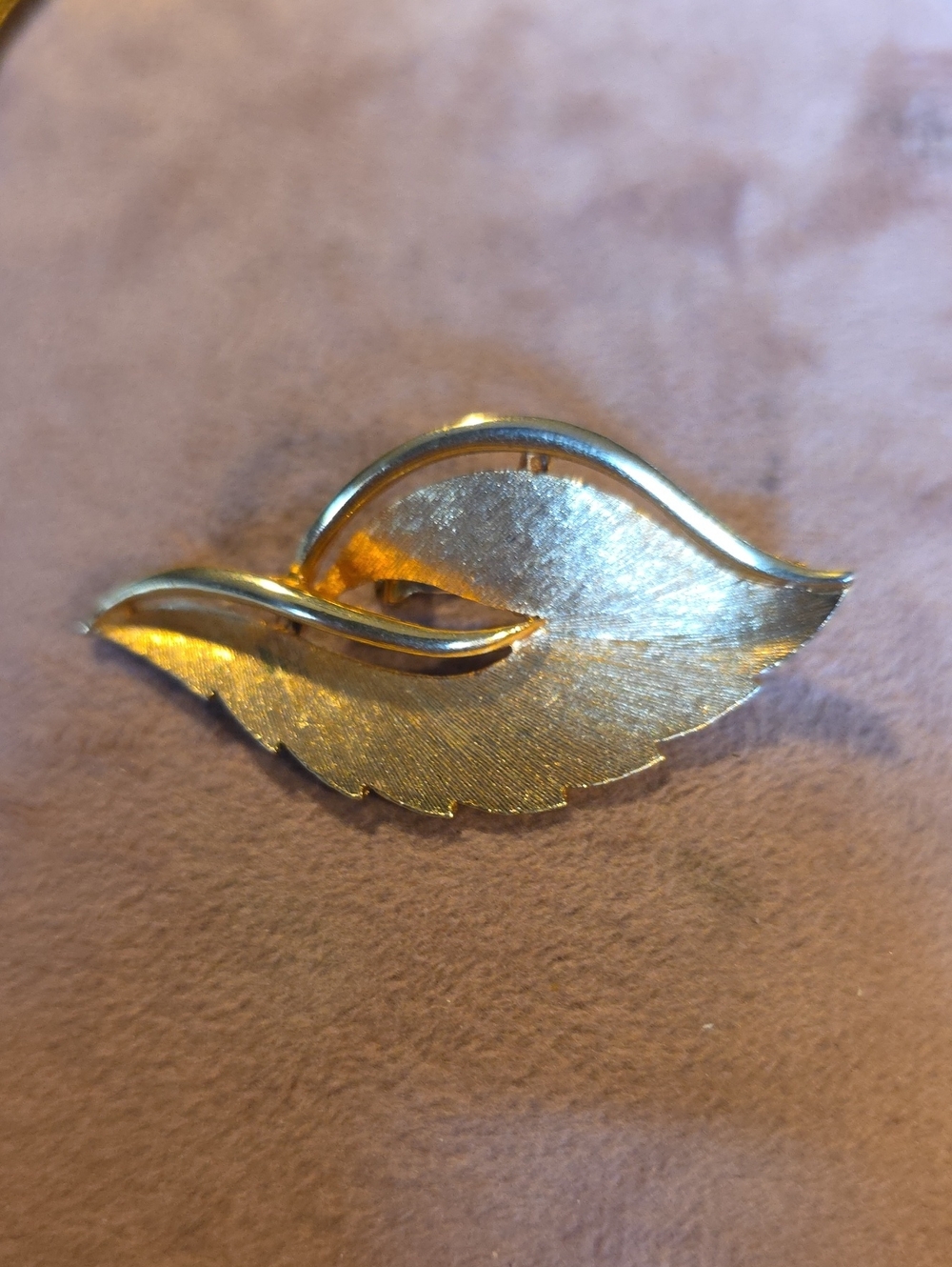 Vintage JJ Jonette Jewelry Gold Tone Brushed Leaf Brooch Pin - 2"